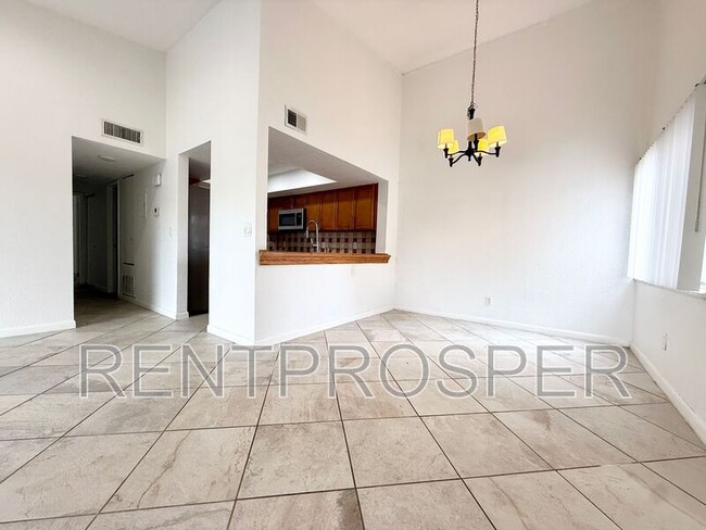 Foto del edificio - 4559 Lakeway Dr