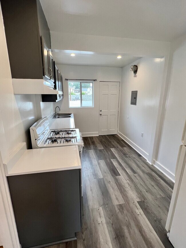 Building Photo - 36 N Bushnell Ave