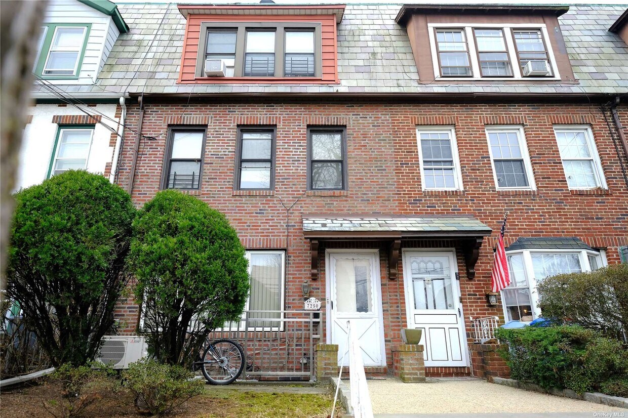 Primary Photo - 72-50 Manse St