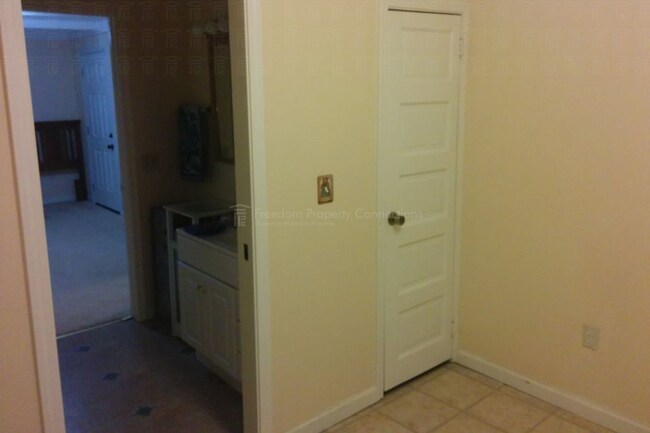 Foto del edificio - 820 Union Avenue, Unit Studio