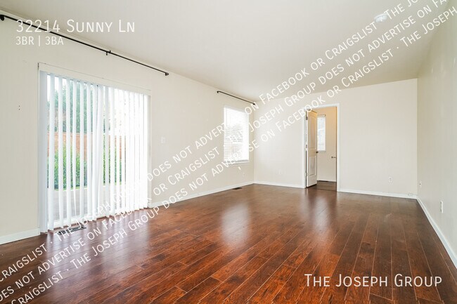 Foto del edificio - 32214 Sunny Ln