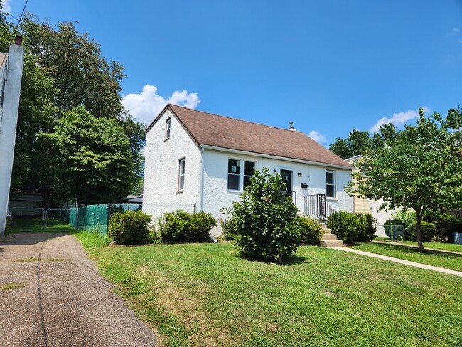 Foto del edificio - 1023 Lawnton Ter