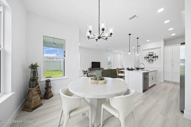 Foto del edificio - 1340 Windchime Ln