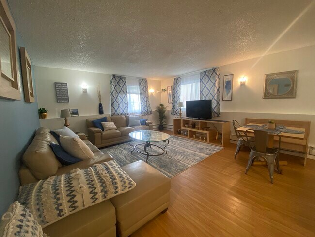 Foto del edificio - 8450 Golden St