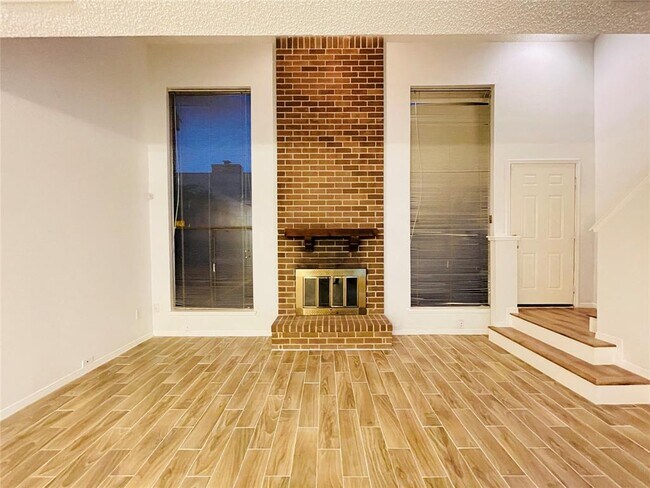 Foto del edificio - 13892 Hollowgreen Dr