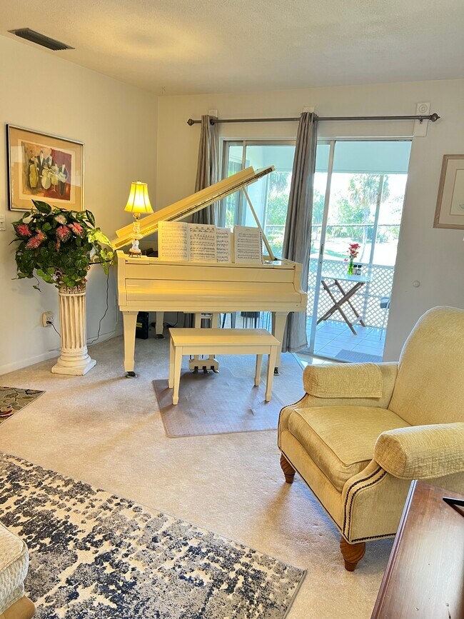 Piano + Patio con mosquitero - 333 SE Martin Ave