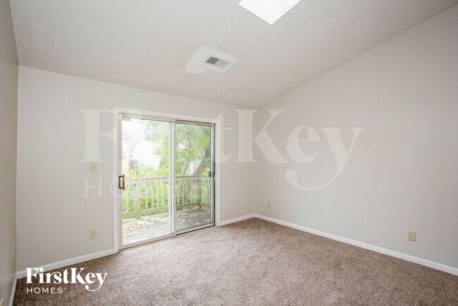 Building Photo - 5043 W 57th St