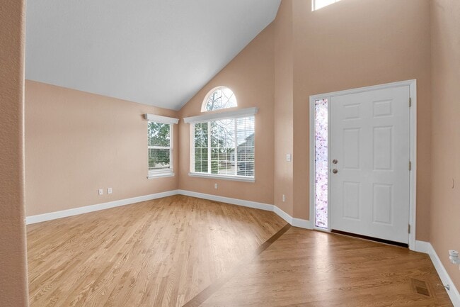 Building Photo - Beautiful home with 5 bedrooms, 3 1/2 bathrooms, 3-car garage available now!