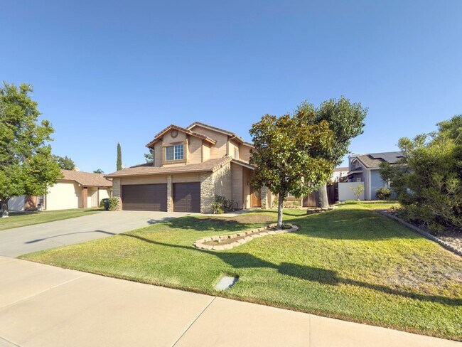 Building Photo - 2 Story, 3-Bedroom POOL + SOLAR Home in Wi...