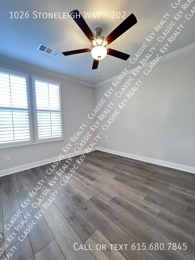 Foto del edificio - 1026 Stoneleigh Ln