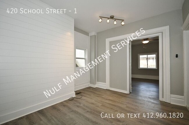 Building Photo - 420 School St