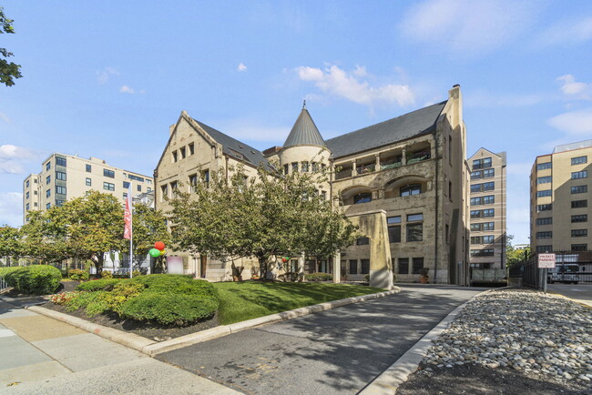 Building Photo - Warder Mansion