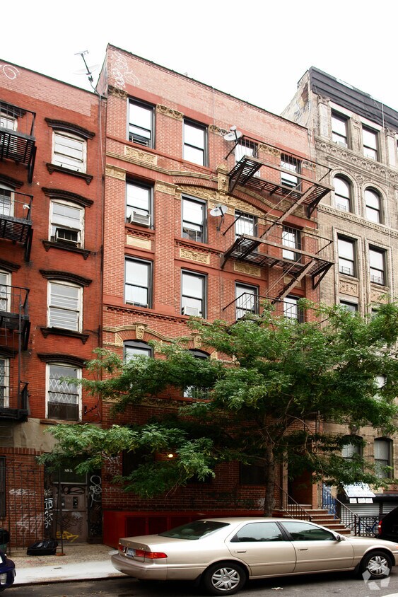 Foto del edificio - 241 Henry St