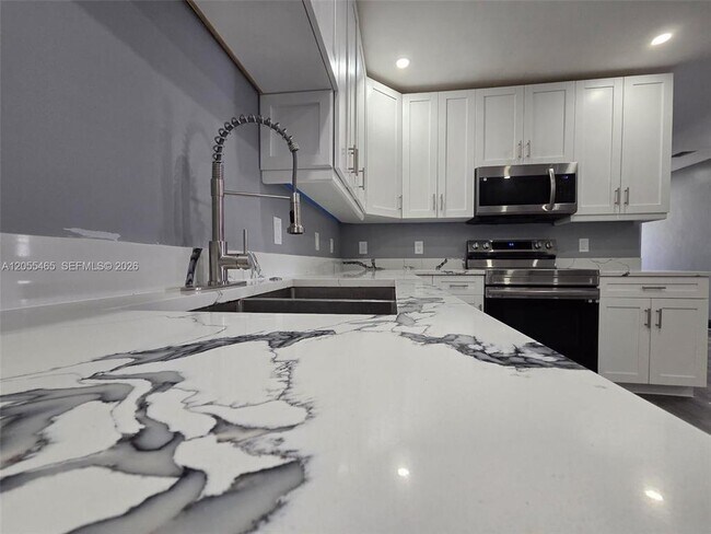 Foto del edificio - 8227 NW 39th St