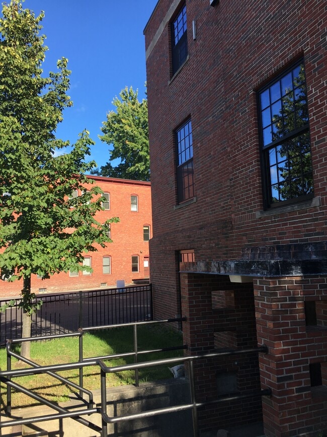 Photo - 181 Elm St Apartments