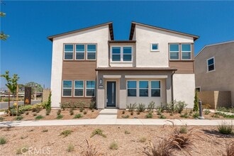 Building Photo - 400 Loon
