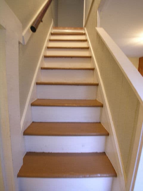 Building Photo - 2 bed 1 bath House Available Now!