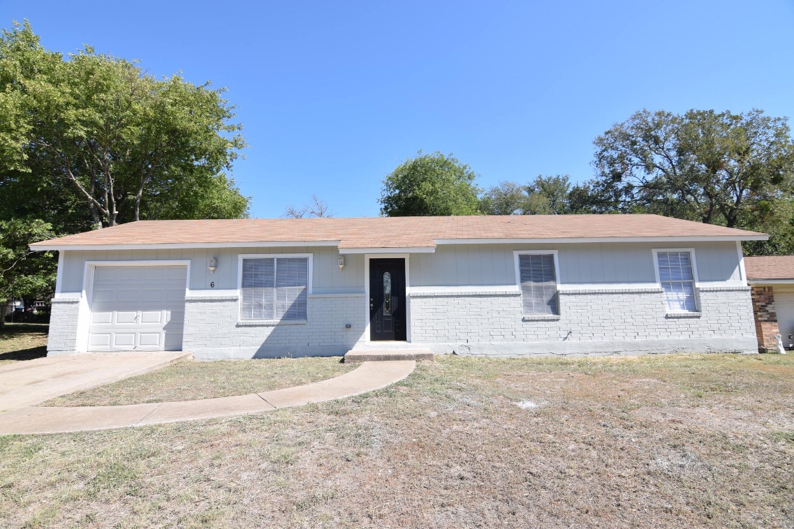 Primary Photo - 6 Canyon Cir