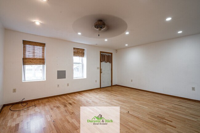 Foto del edificio - Beautiful 3 Bedroom 2 Bath Single Family H...