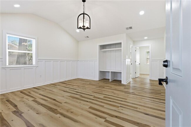 Foto del edificio - 19 Robin Hood Dr