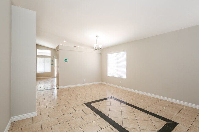 Building Photo - 364 Rancho Del Norte Dr