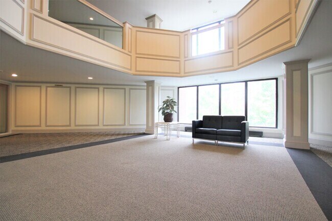 Foto del edificio - 85 Brainerd Rd