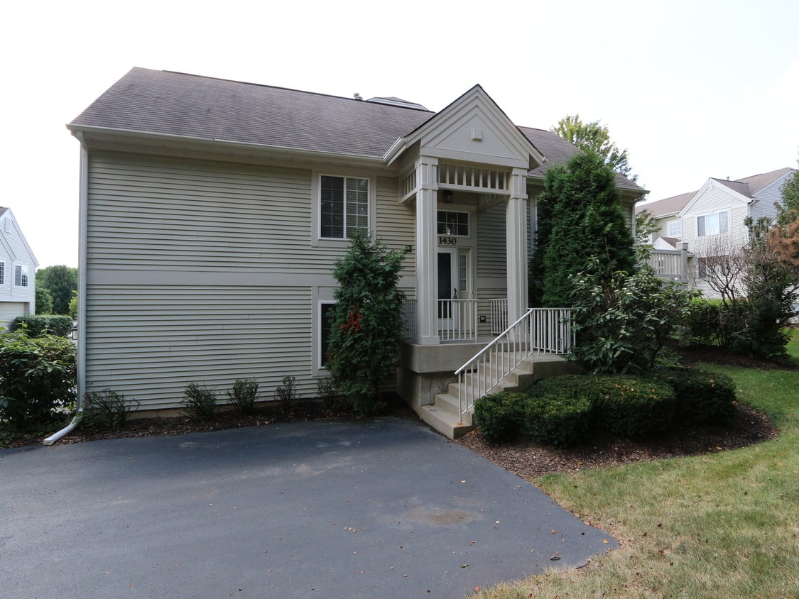 Primary Photo - 1430 New Haven Dr