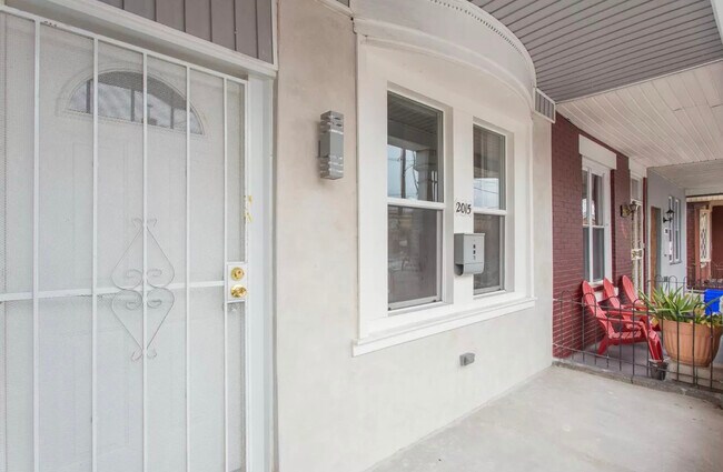 Building Photo - 2015 Mifflin St