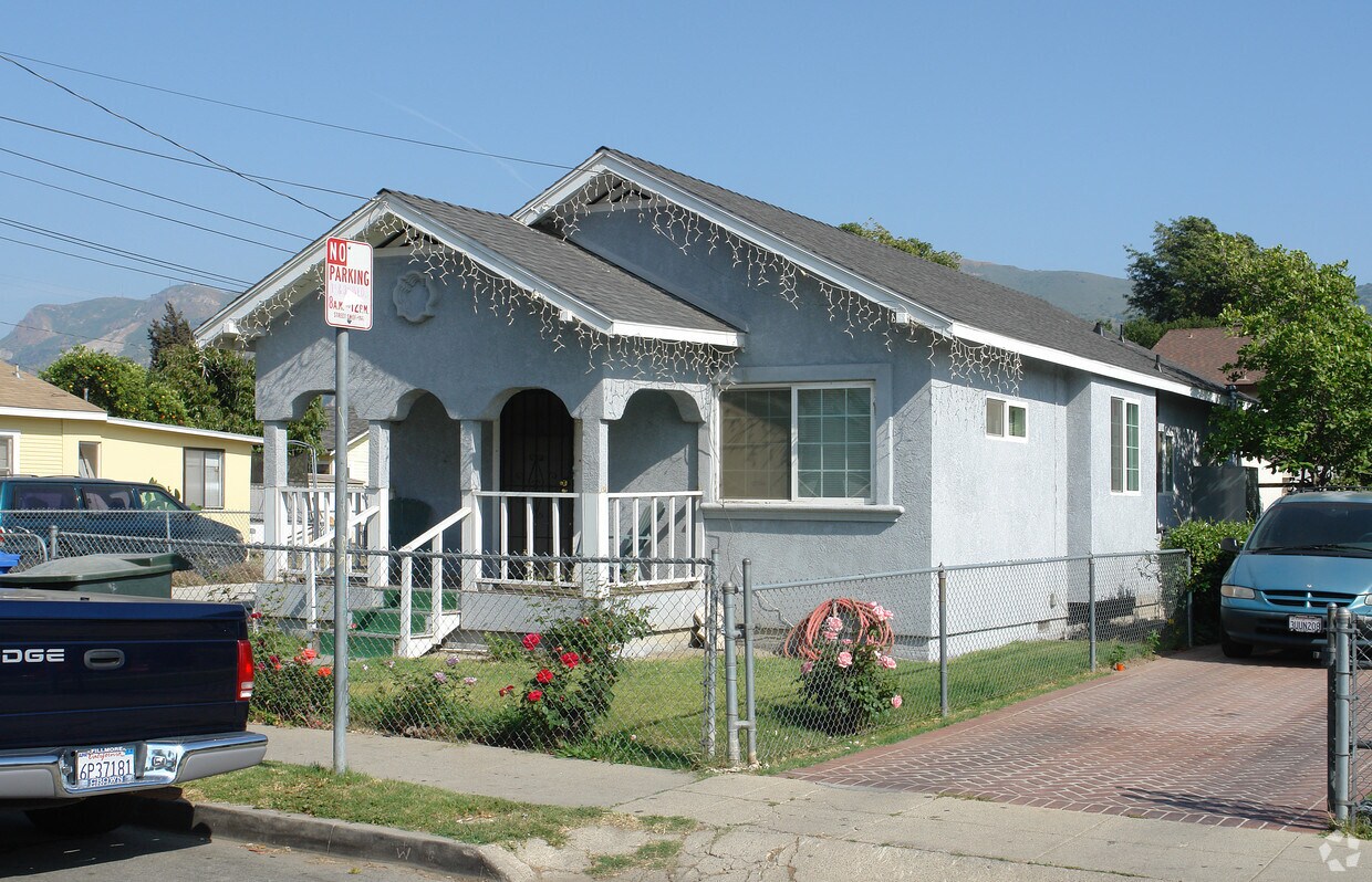 Building Photo - 220 E Ventura St