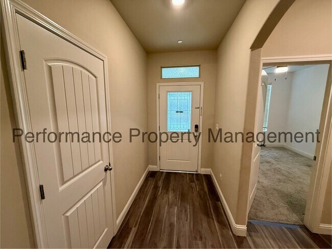 Foto del edificio - Charming 4 Bed/2 Bath SW Home w/ Solar & $0 Deposit Option