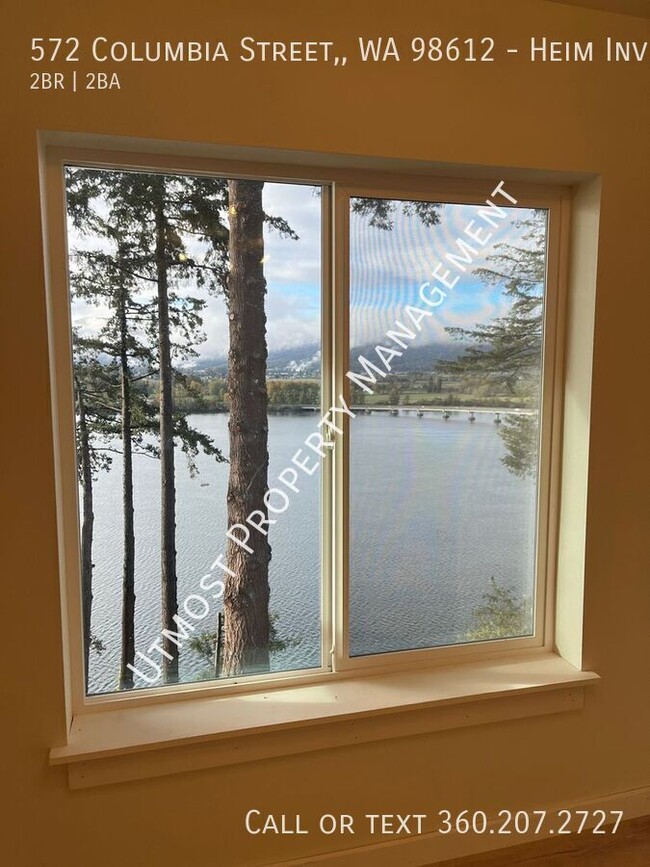 Building Photo - Stunning views of the Columbia River! Bran...