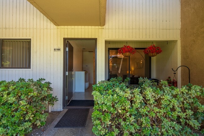 Building Photo - 2809 Los Felices Cir E