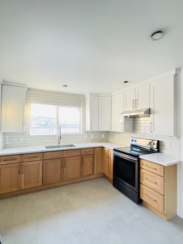 Building Photo - 889 W 8th St