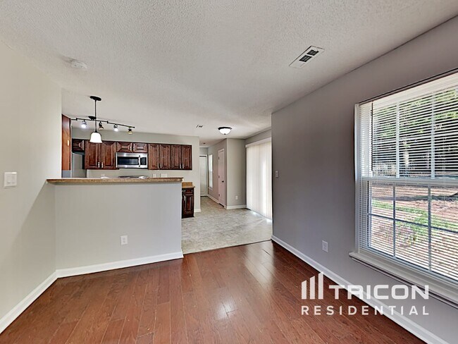 Building Photo - 701 Barbee Farm Dr