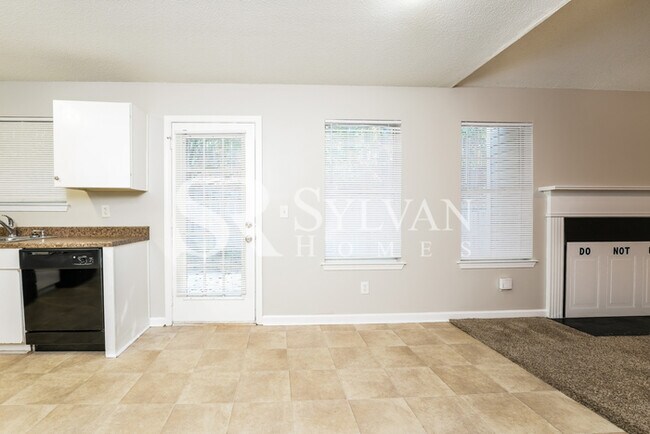 Foto del edificio - Lease today! No extra charge for contentme...