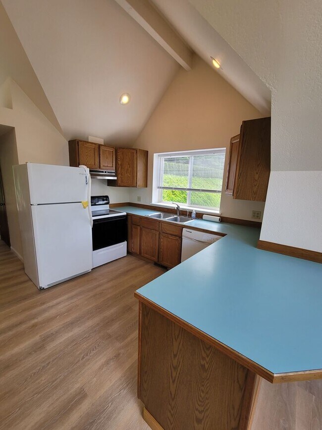 Building Photo - Puget sound view 1 bedroom 1 bathroom cott...