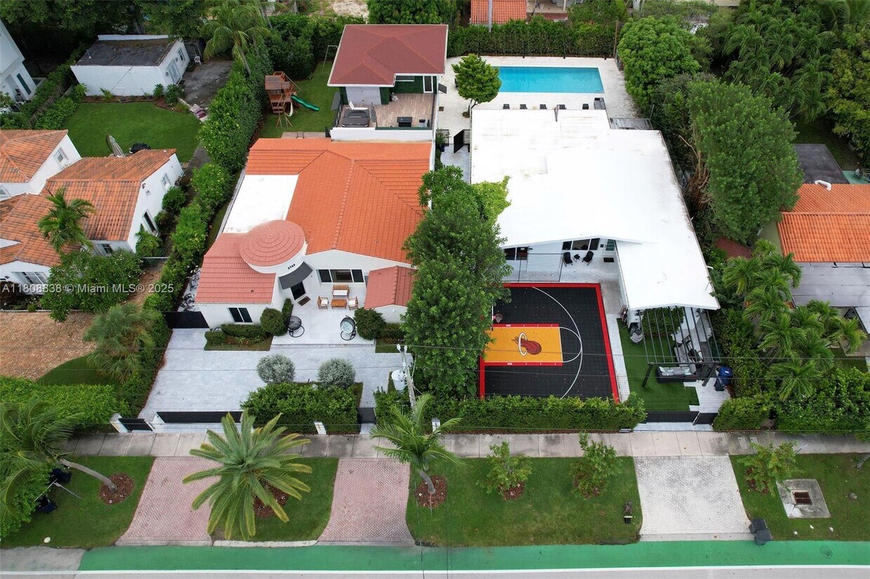 Foto principal - 3758 Prairie Ave