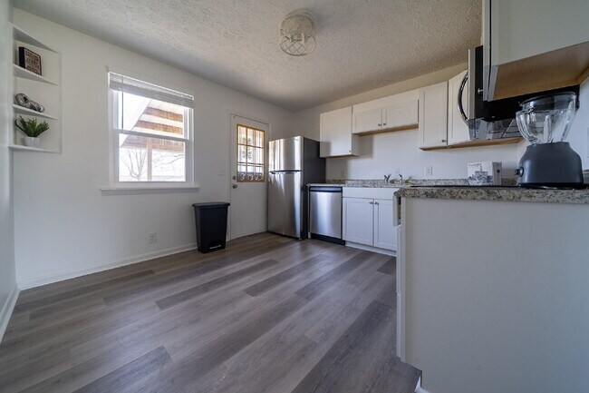 Building Photo - Fully furnished, 2BR Duplex near major healthcare employment centers, colleges, universities, and...