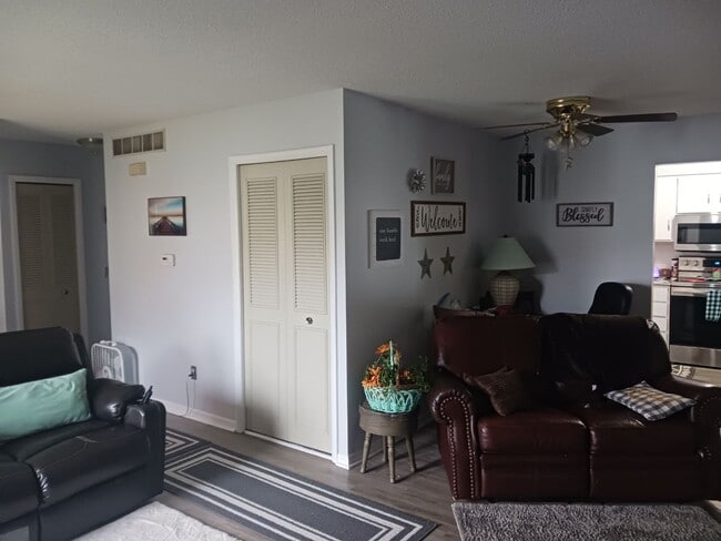 Foto del edificio - 6240 Weiss St