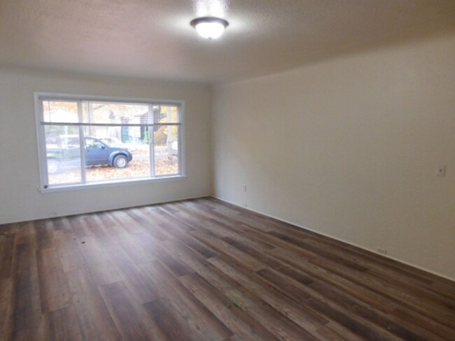 Building Photo - 3Bd/2Ba Single Story House - For viewing!