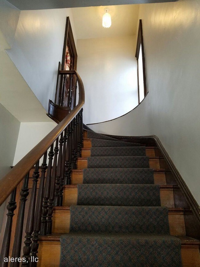 Foto del edificio - 204 1st Ave SW