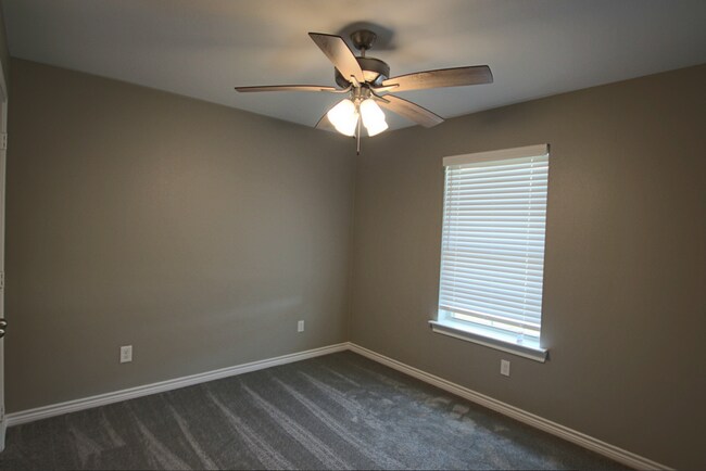 Foto del edificio - 2 Bedroom 2 Bath Townhome! Whitehouse ISD!