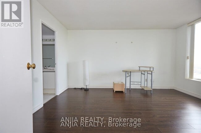 Building Photo - 5765 Yonge St