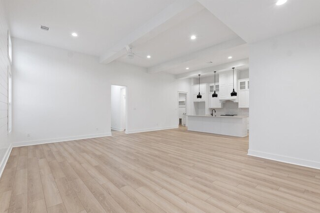 Building Photo - 5032 Mooney Fls Dr