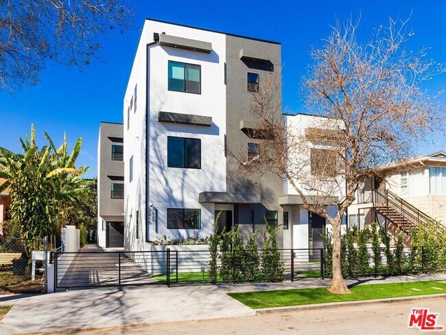 Foto del edificio - 2815 1/2 Redondo Blvd