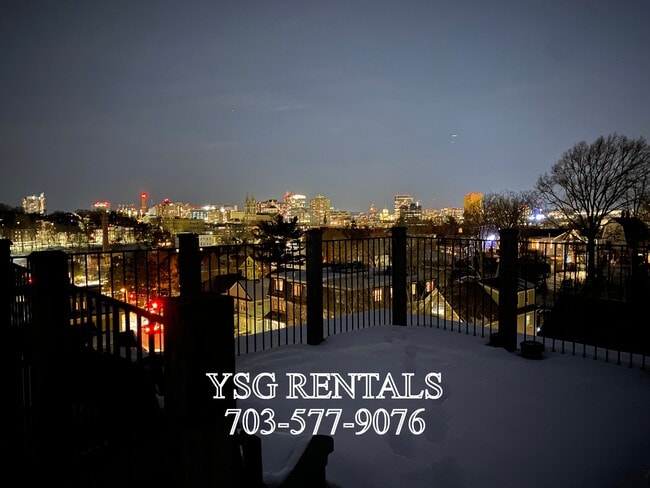 Building Photo - 4 Romar Ter