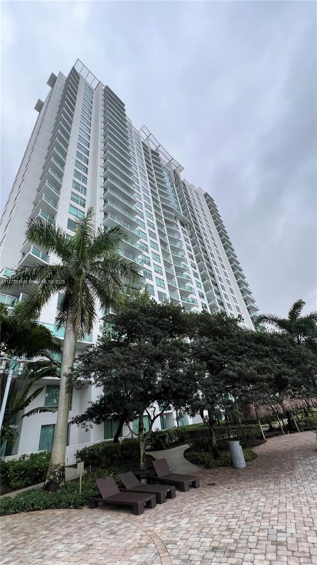 Building Photo - 2641 N Flamingo Rd