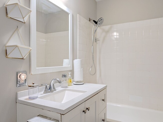 Building Photo - 8616 Hickory Ave