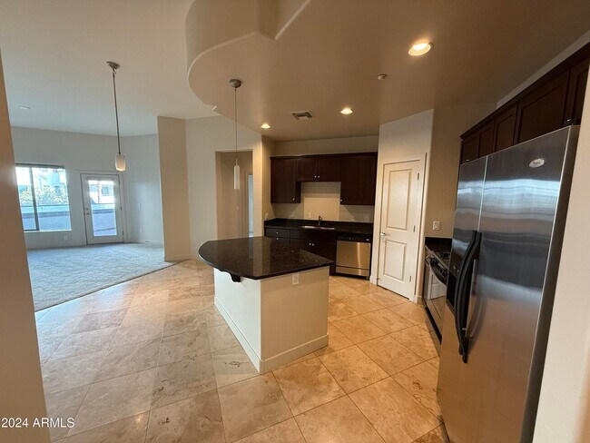 Building Photo - 945 E Playa Del Norte Dr