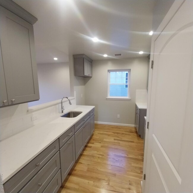 Building Photo - 343 Jackson St